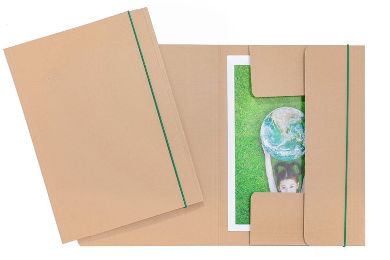 Cartellina con elastico in cartoncino  I love green - 33x24 cm -avana