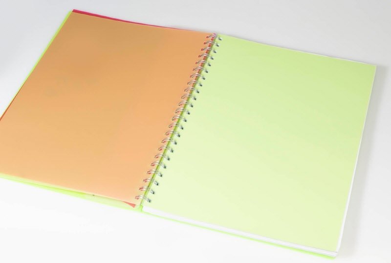Blocco notes Maxi Happy Color - A4  - 1R - Righe - spirale - 120 fogli da 70 g